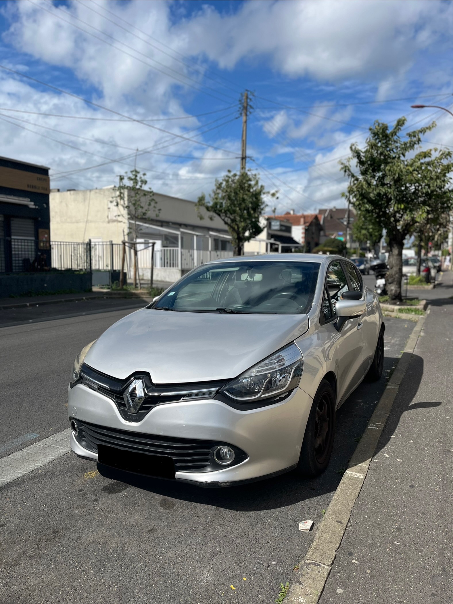 Véhicule 1 (Clio grise)