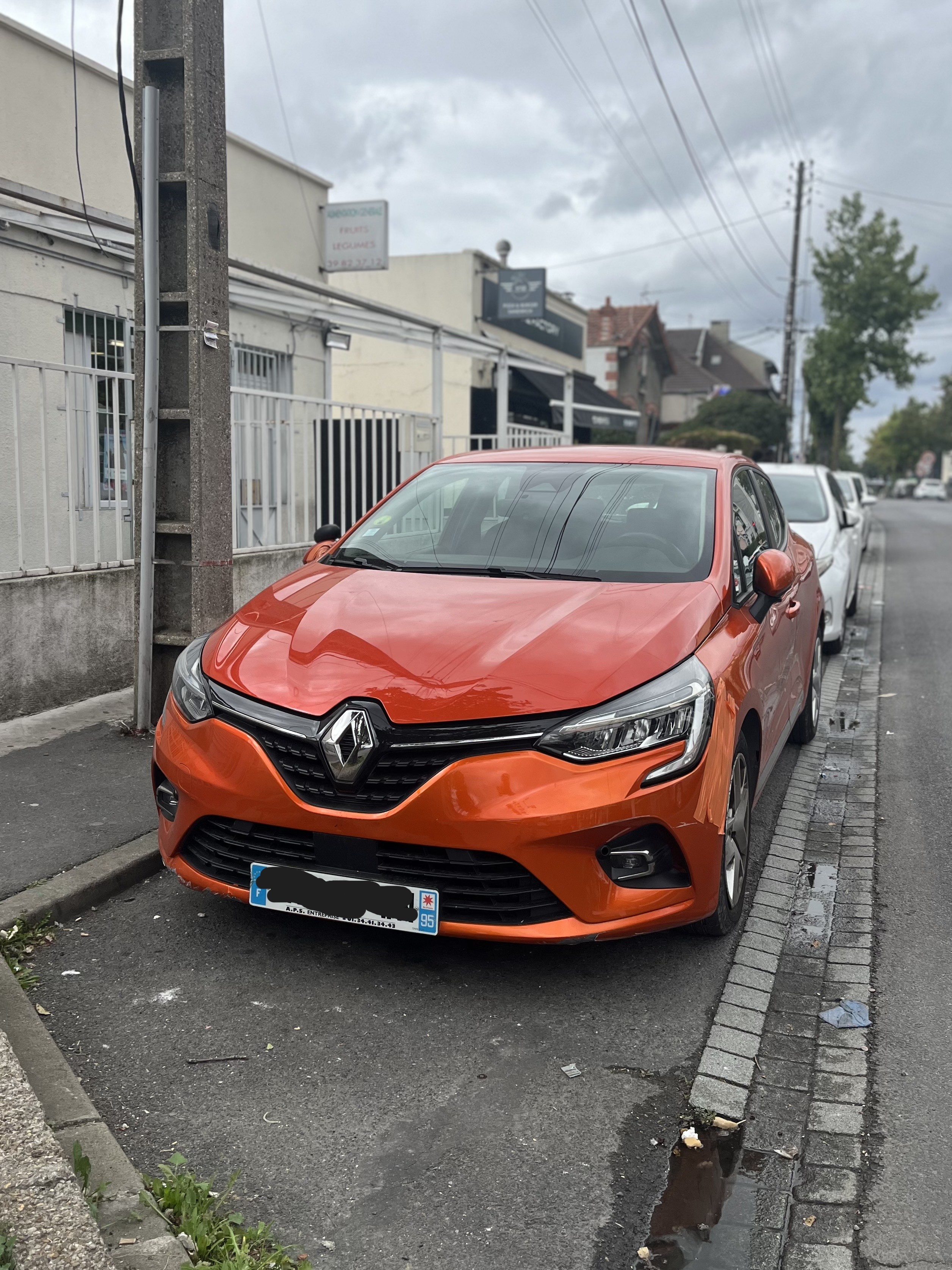 Véhicule 3 (Clio orange)